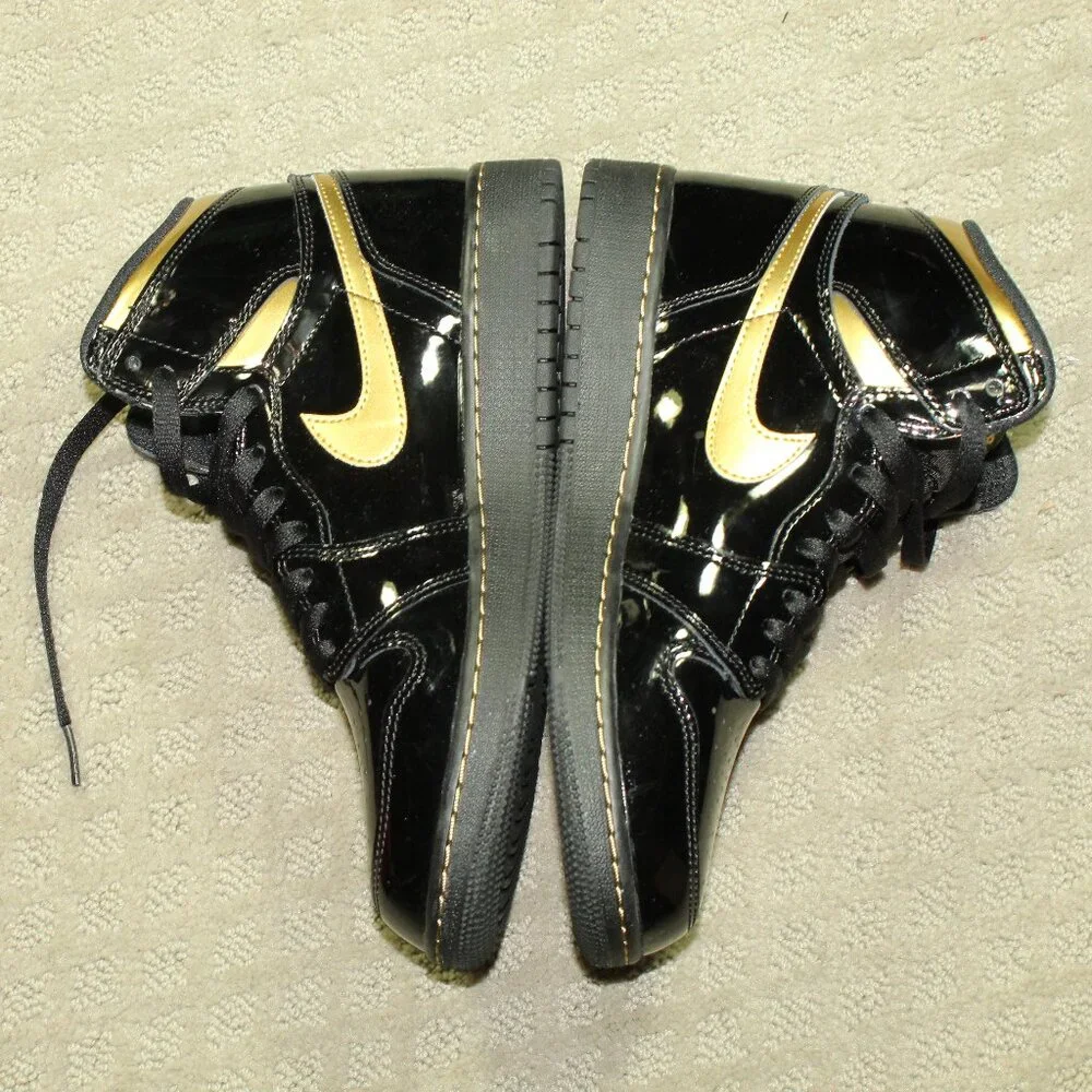 New IOB Jordan Boy's Size 6.5Y/ Women's 8 Black Patent Gold High Top Sneakers